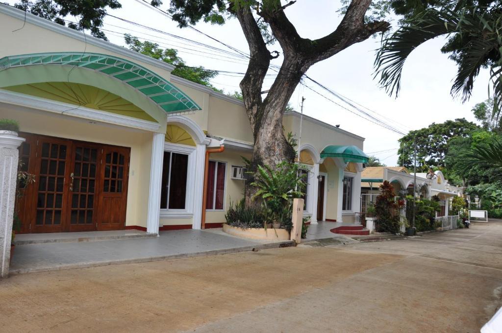 D'Lucky Garden Inn & Suites Tiniguiban Dış mekan fotoğraf