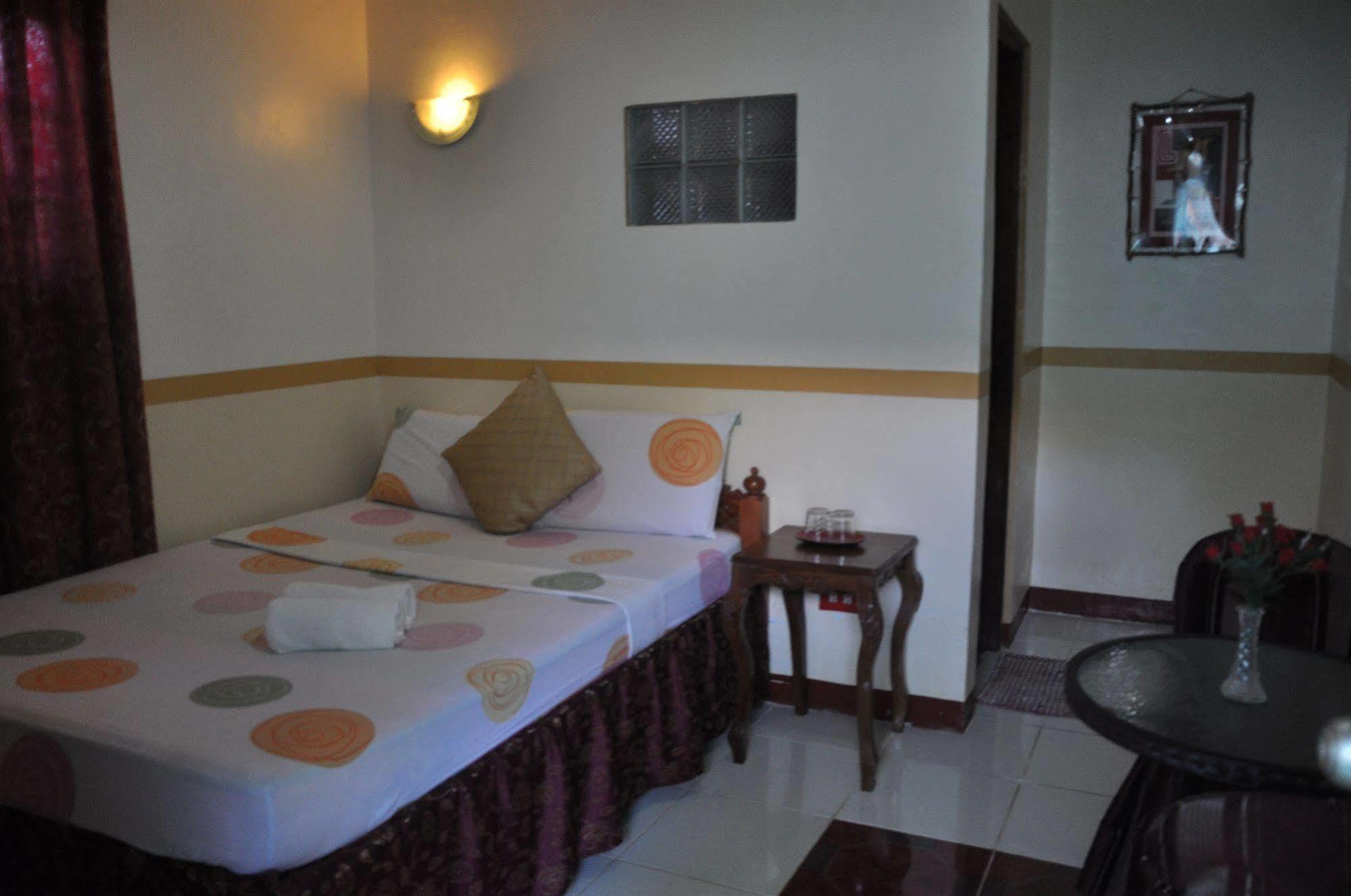 D'Lucky Garden Inn & Suites Tiniguiban Dış mekan fotoğraf