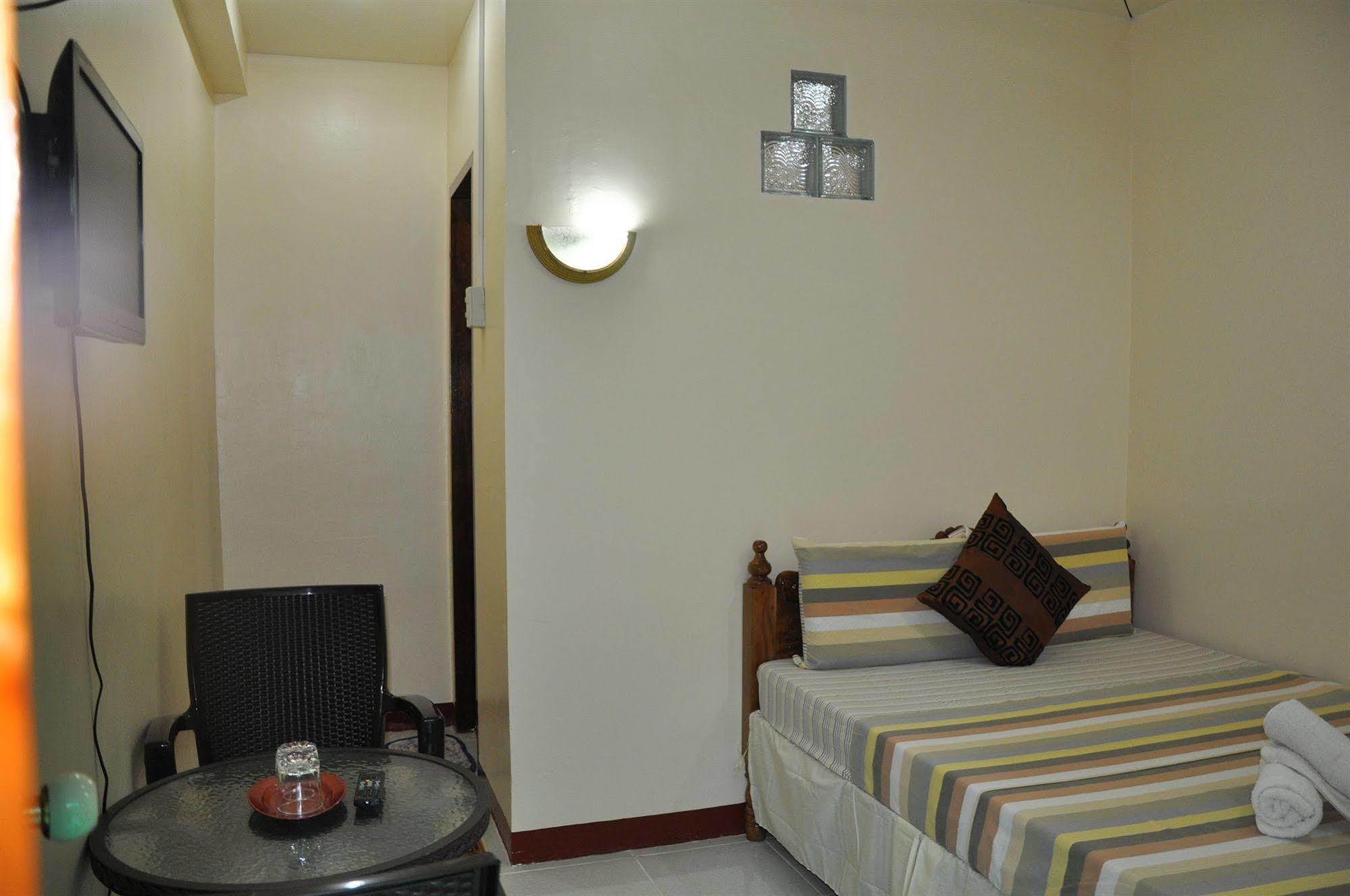 D'Lucky Garden Inn & Suites Tiniguiban Dış mekan fotoğraf